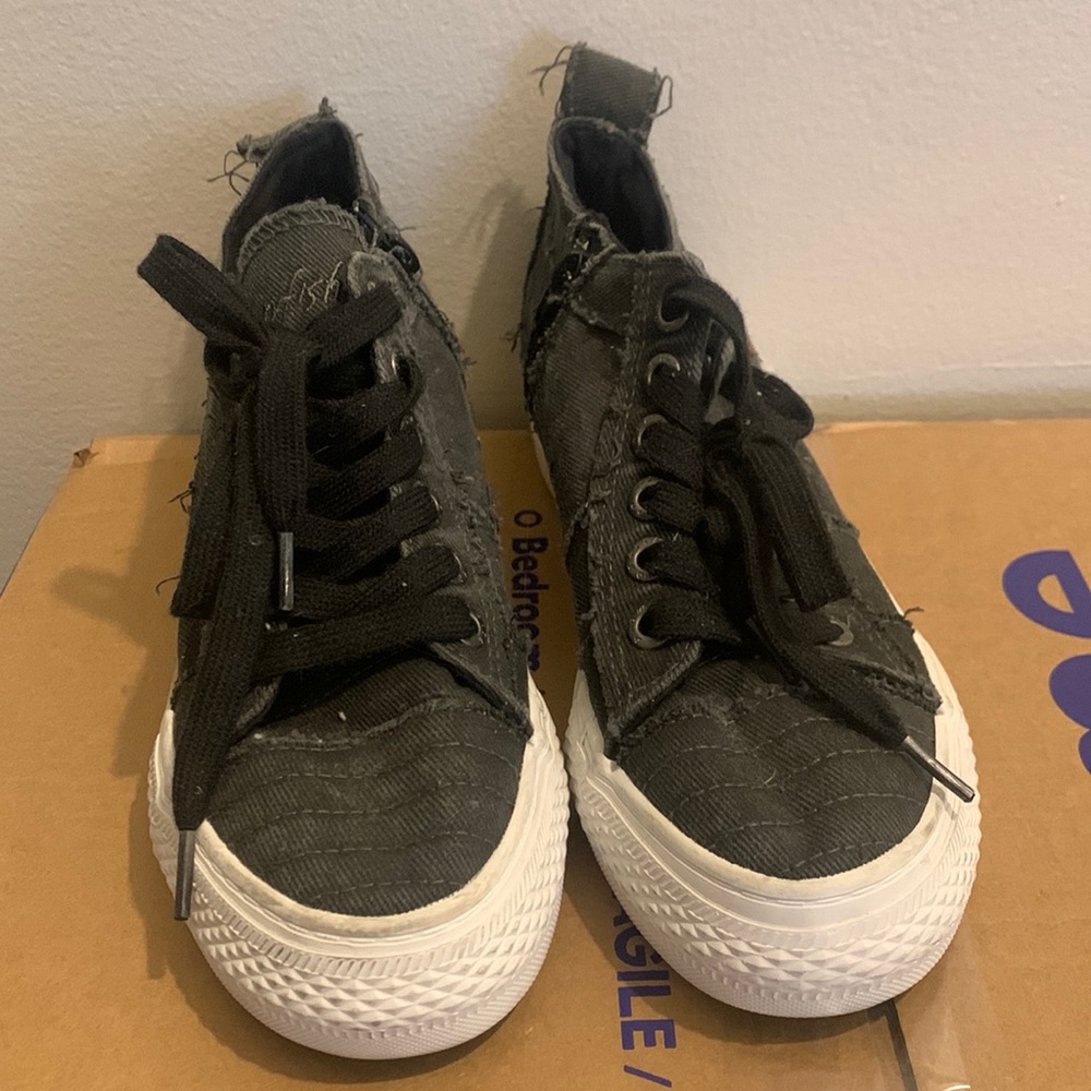 Platform sneakers